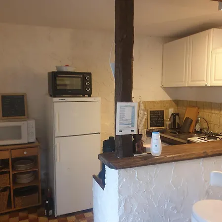 Maison Marylene Possibilite De Louer 2 Chambres Et Un Lit 1Place Supplementaire Ici C'Est Calme Et Simple Entretien Et Petit Dejeuner A Regler Sur Place Vous Gagnez 16 Pour-Cent Givry  Room photo