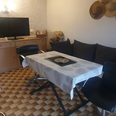 Maison Marylene Possibilite De Louer 2 Chambres Et Un Lit 1Place Supplementaire Ici C'Est Calme Et Simple Entretien Et Petit Dejeuner A Regler Sur Place Vous Gagnez 16 Pour-Cent Givry  Room photo
