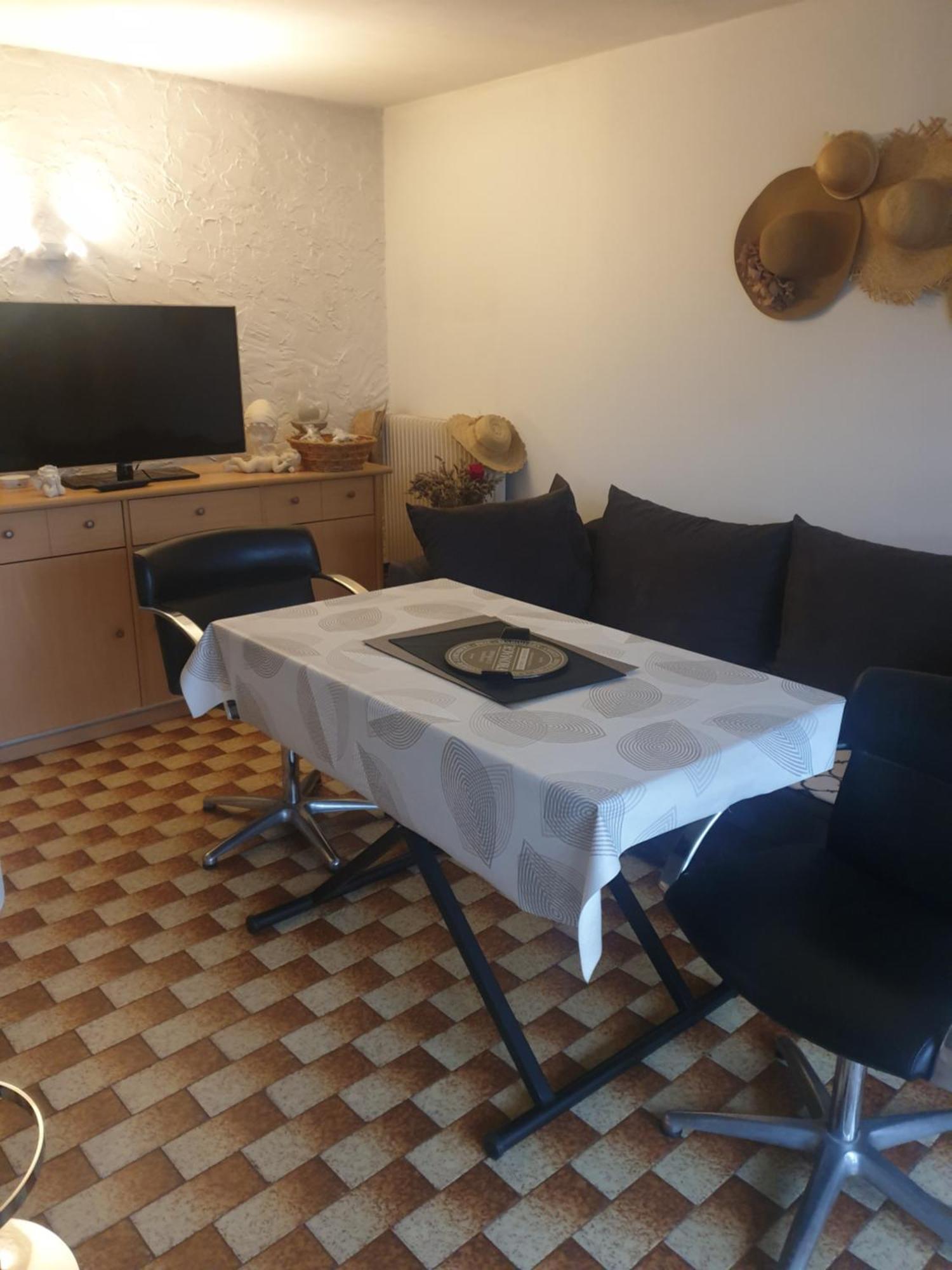 Maison Marylene Possibilite De Louer 2 Et Un Lit 1place Supplementaire Ici C'est Calme Et Simple Entretien Et Petit Dejeuner A Regler Sur Place Vous Gagnez 16 Pour-cent Givry (Saone-et-Loire)